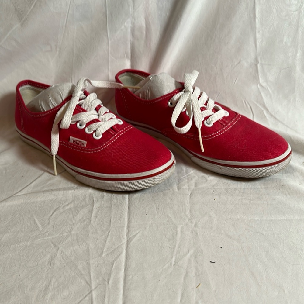 Vans women’s shoes Redish Color size 6